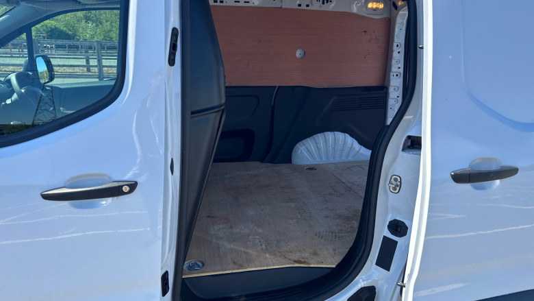 Peugeot Partner Standard Diesel 1.5 BlueHDi 100 Professional Van